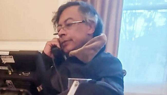 Após ameaças e acusações, Trump conversa com presidente colombiano