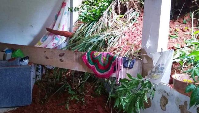 Após fortes, 1,5 mil pessoas estão fora de casa chuvas no ES