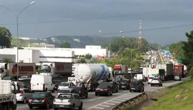 Após indício de greve dos caminhoneiros, Planalto negocia ICMS nos combustíveis