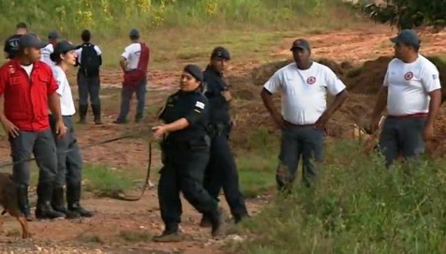 Após mãe confessar crime, corpo de bebê é encontrado soterrado
