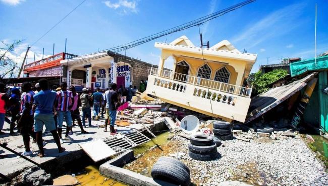 Após mais de 300 mortes, um novo terremoto de magnitude 5,9 atinge o Haiti