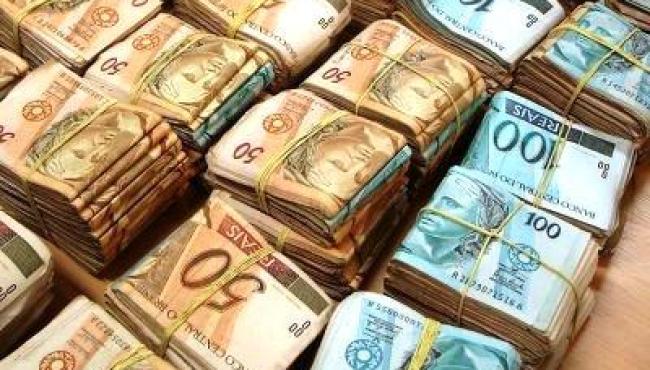 Após morte de idoso, vizinhos descobrem quase R$ 30 mil em guarda-roupa