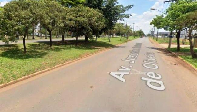 Após tentativa de calote, homem apanha de prostitutas e acaba nu no meio da rua