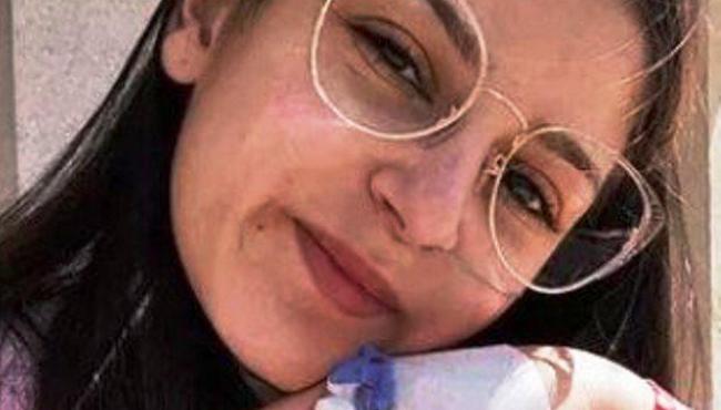 Após tomar soda cáustica quando criança, jovem já passou por 14 cirurgias