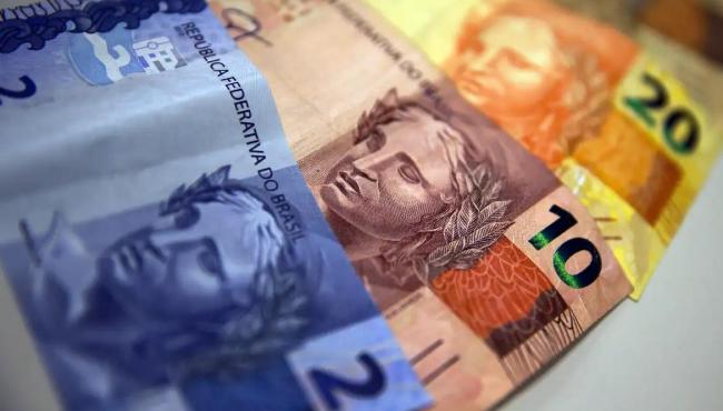 Aposentados e pensionistas do INSS começaram a receber 13º nesta sexta-feira (24)