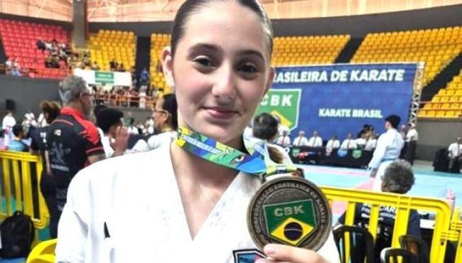 Atleta de Linhares, no ES, conquista duas medalhas e garante vaga na final do Brasileiro de Karatê