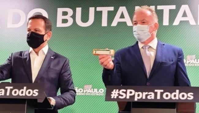 Ato simbólico marca entrega de mais doses da CoronaVac adquiridas pelo Governo do ES