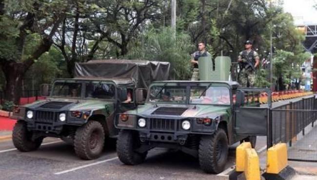 Autoridades paraguaias autorizam ‘trincheira’ na fronteira com Brasil