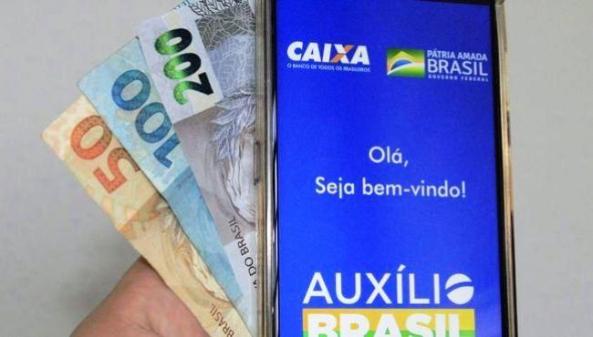 Auxílio Brasil começa a ser pago nesta quarta-feira (17) com dúvidas sobre ampliação e valor para R$ 400