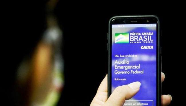 Auxílio emergencial é depositado para 3,7 milhões neste domingo (25)