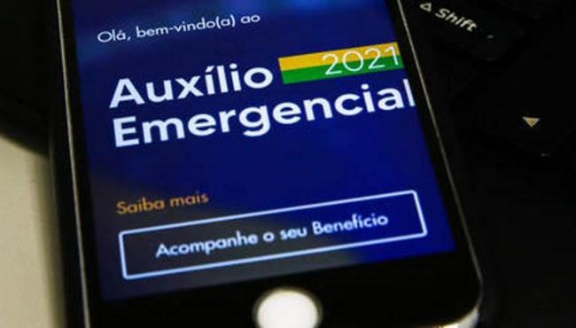 Auxílio emergencial é liberado para beneficiários nascidos em abril, neste domingo (22)