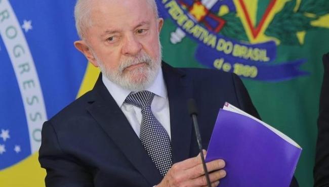 Avaliação negativa do governo Lula chega a 43% e bate recorde, aponta IPEC