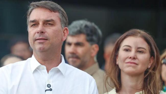 Avião com Flávio Bolsonaro e família segue  para Miami