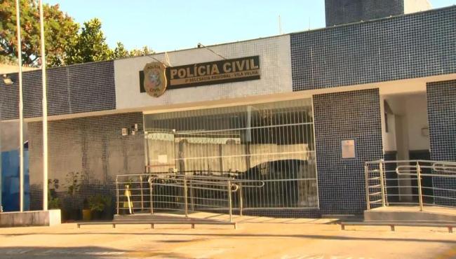 Avô agride filha e joga comida fervendo na neta de 7 meses, no ES