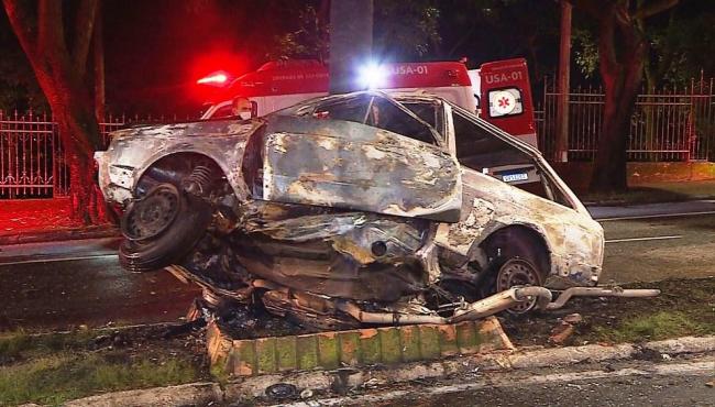 Avô e neta morrem carbonizados após motorista embriagado atingir carro da família