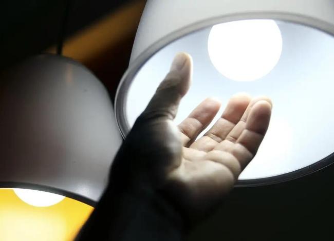 Bandeira tarifária das contas de luz segue amarela em julho