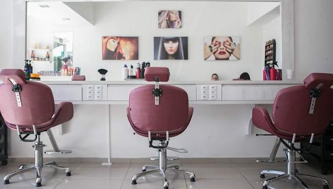 Barbearias, salões e clínicas de estética podem funcionar no ES