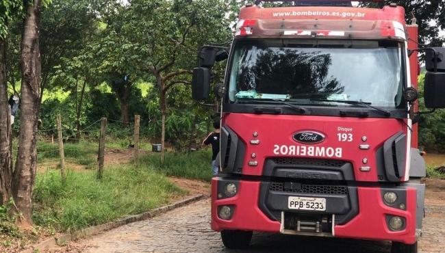 Barco com cinco pessoas vira e dois homens morrem afogados em lagoa de Linhares, no ES