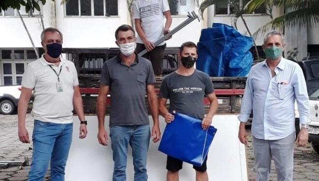 Barracas de feira são entregues a associação de produtores orgânicos