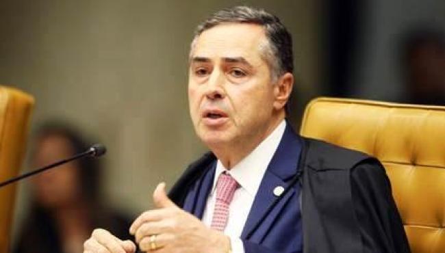 Barroso paralisa pedido sobre Ficha Limpa até definição do STF