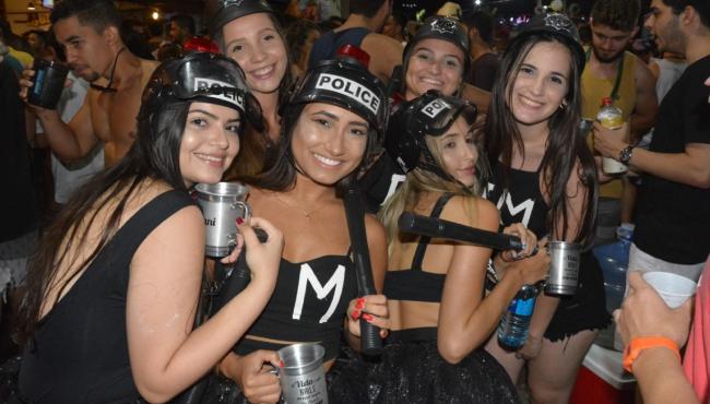 Bateria afinada e muita alegria e tradição: os blocos do Carnaval de Guriri, em São Mateus, são um espetáculo à parte