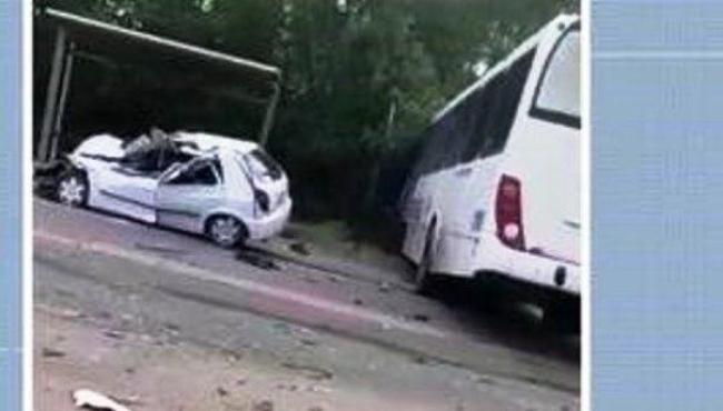 Batida entre carro e ônibus deixa um morto na rodovia ES-10, no ES