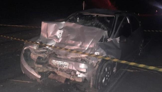 Batida frontal entre carros mata duas pessoas na ES-430, em Jaguaré, ES