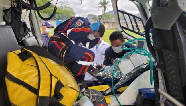 Bebê de 10 meses derruba panela, tem 40% do corpo queimado e é resgatado de helicóptero, no ES