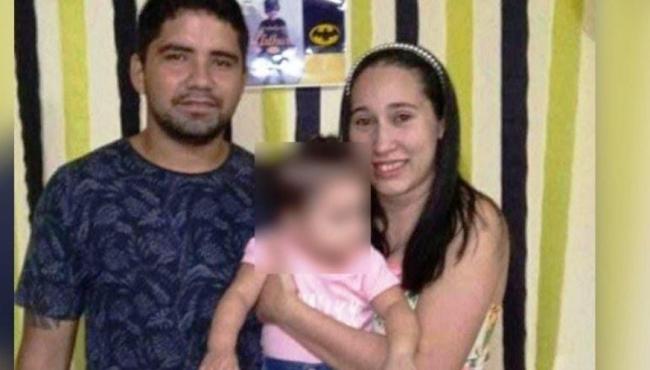 Bebê de um ano mamava quando foi assassinada a tiros; pai e mãe da criança também morreram