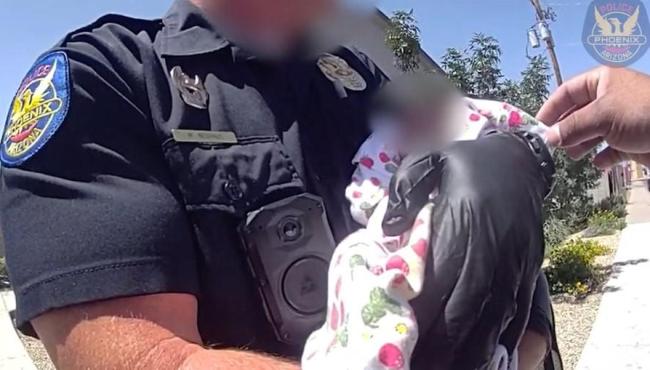 Bebê desnutrido é resgatado com vida dias após a morte da mãe