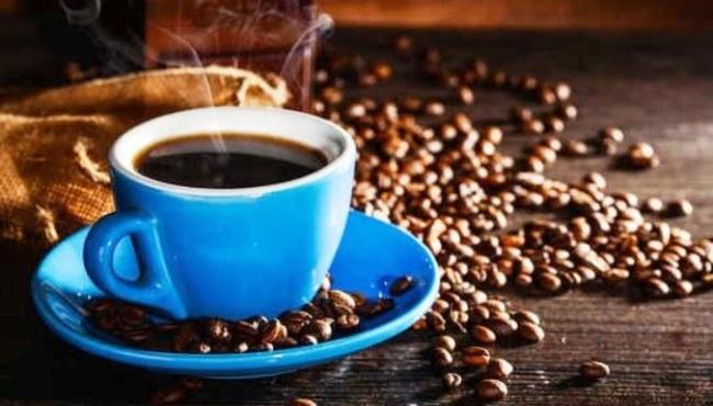 Beber de duas a três xícaras de café por dia aumenta a expectativa de vida, diz estudo