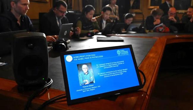 Belga que descobriu menor partícula do universo recebe Nobel da Física