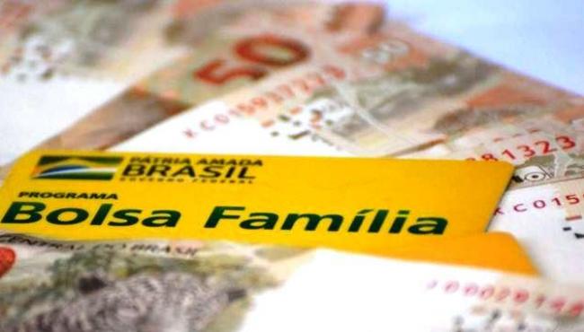 Beneficiários do Bolsa Família recebem parcela de R$ 300 nesta terça-feira (17)