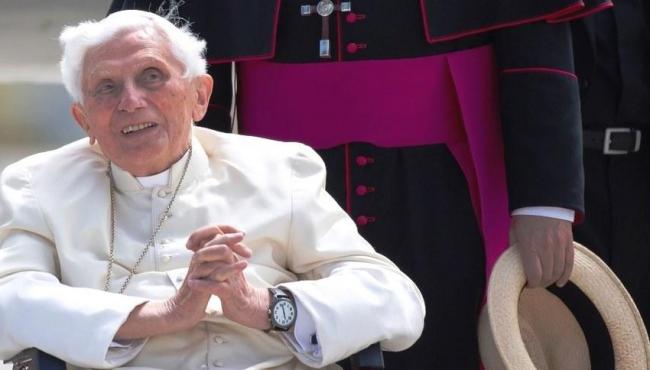 Bento XVI diz em carta que anseia pela morte ‘em breve’