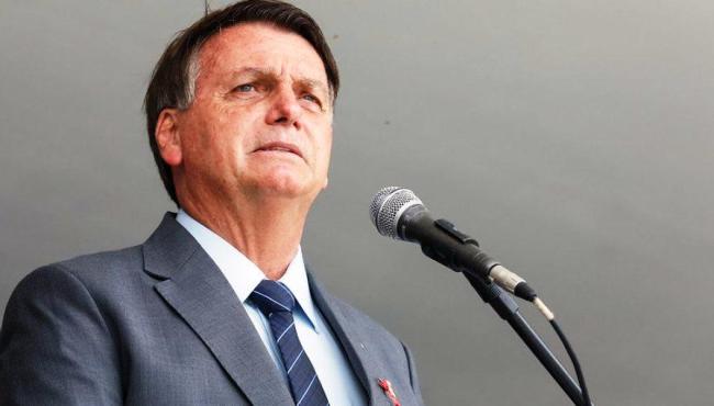 Bolsonaro aguarda aprovação do Orçamento para antecipar 13º de aposentados