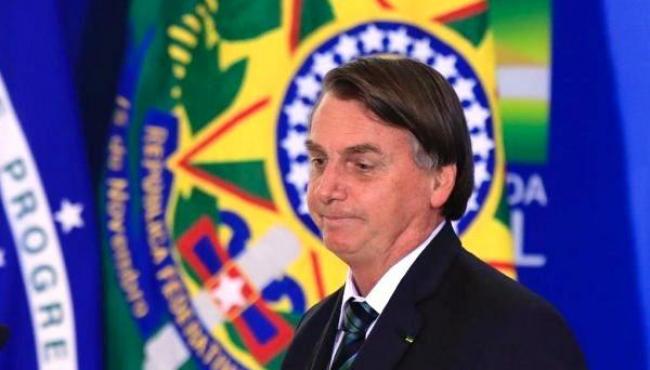 Bolsonaro assina MP com limite de renda para beneficiários do BPC