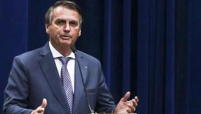 Bolsonaro assina pacotes de lei para abrandar punições de policiais