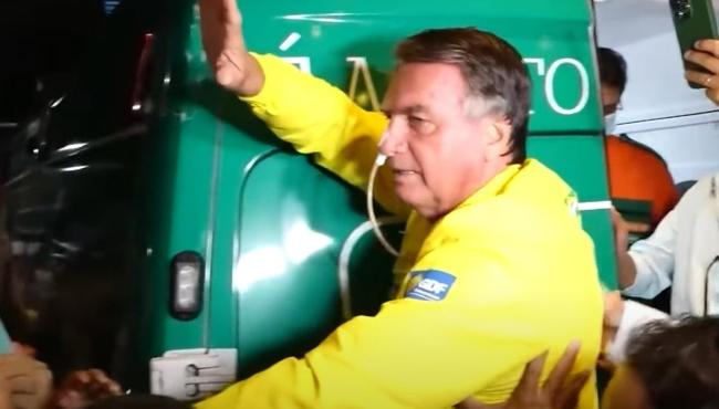 Bolsonaro chega a Brasília para seguir tratamento; médicos avaliam necessidade de cirurgia