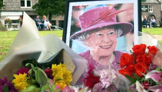 Bolsonaro confirma presença no funeral da rainha Elizabeth II