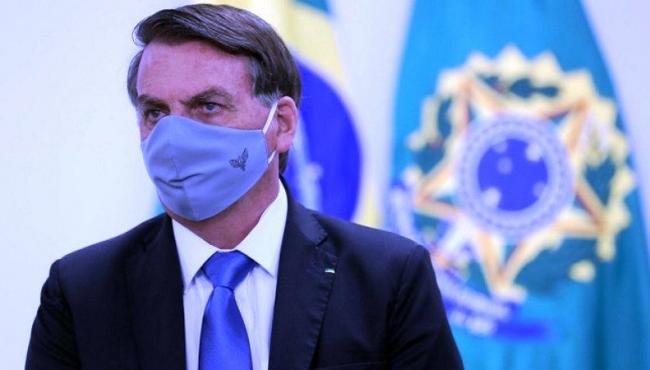 Bolsonaro critica a imprensa e diz que vai respeitar o teto de gastos