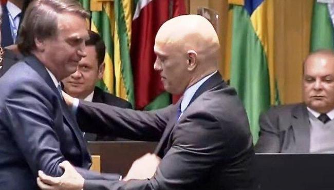 Bolsonaro cumprimenta Moraes em 1º evento após acusá-lo de abuso de autoridade