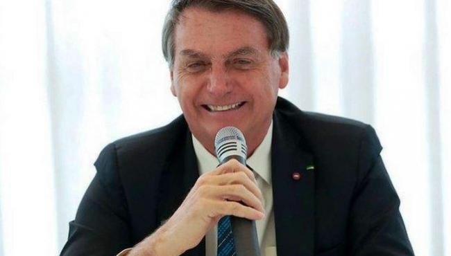 Bolsonaro diz que "ganhou" de Doria após Anvisa suspender vacina Coronavac