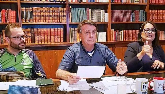 Bolsonaro diz que vai editar decreto sobre preço de combustíveis