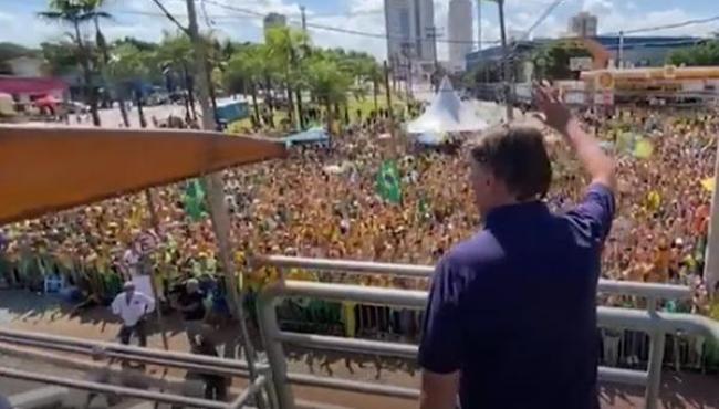 Bolsonaro é ovacionado por multidão em Ribeirão Preto, SP