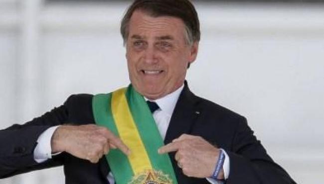 Bolsonaro irá aos EUA e não passará faixa presidencial para Lula