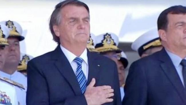 Bolsonaro participa de evento da Marinha, mas não discursa