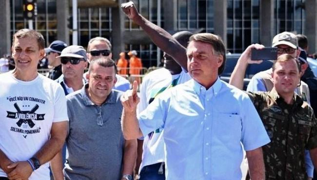 Bolsonaro participa de manifestação a favor do governo em Brasília