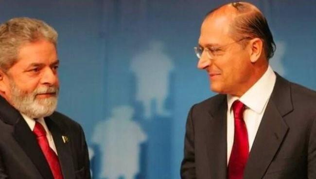 Bolsonaro pede ao TSE a cassação da chapa Lula-Alckmin por fake News