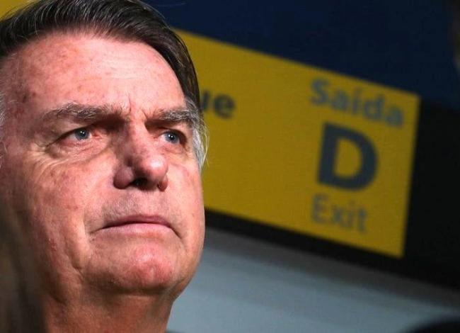 Bolsonaro pede liberação de visitas de Flávio na prisão domiciliar