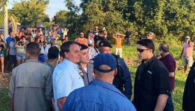 Bolsonaro pede para pousar helicóptero em Aracruz para visitar dono de bar